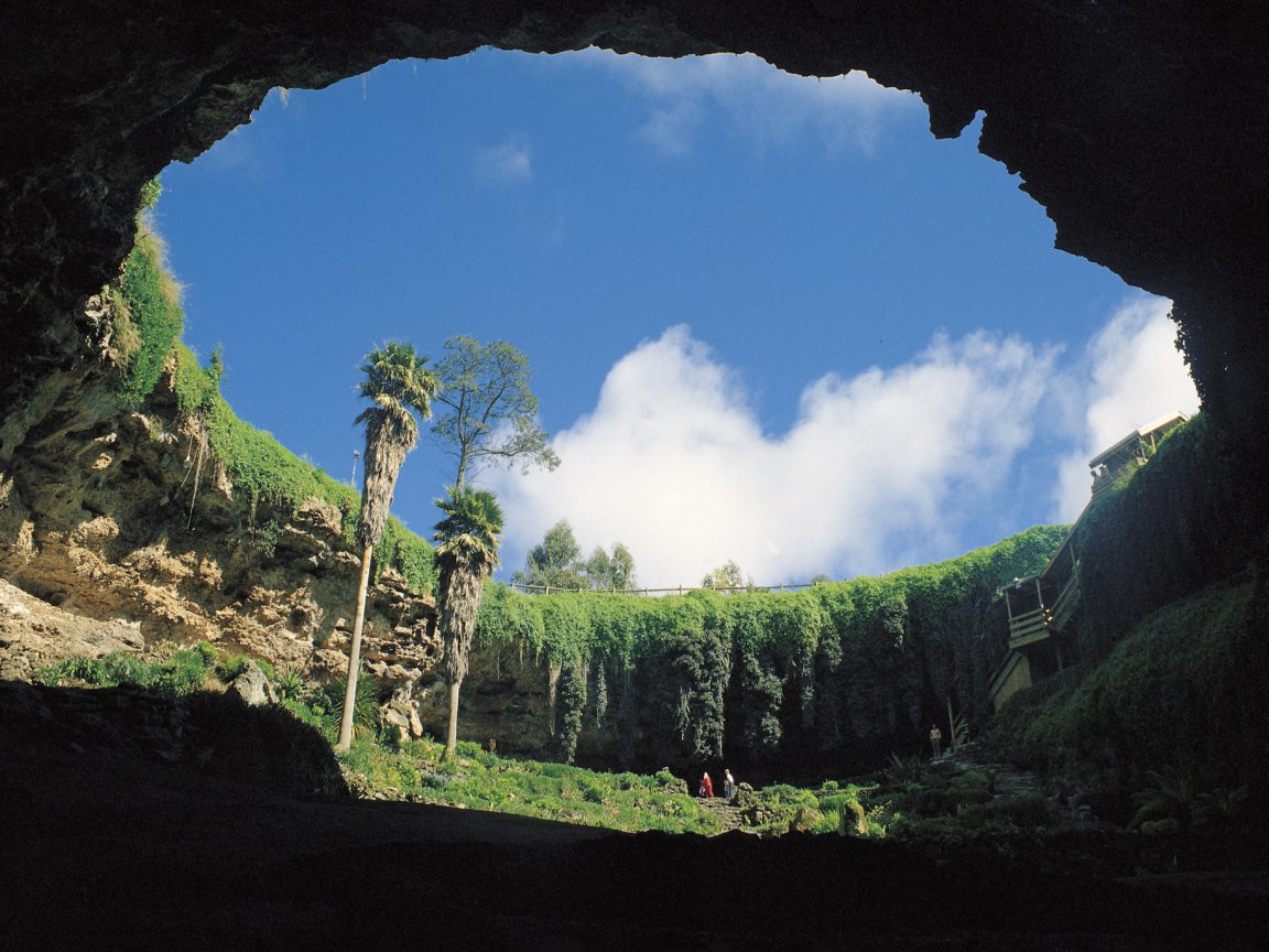 caves-sinkhole-1152.jpg