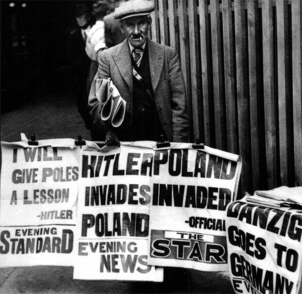 [1939+newspaperman.jpg]