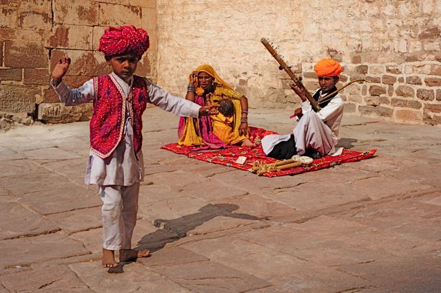 [Jodhpur+Meherangarh+boy+dancer.jpg]