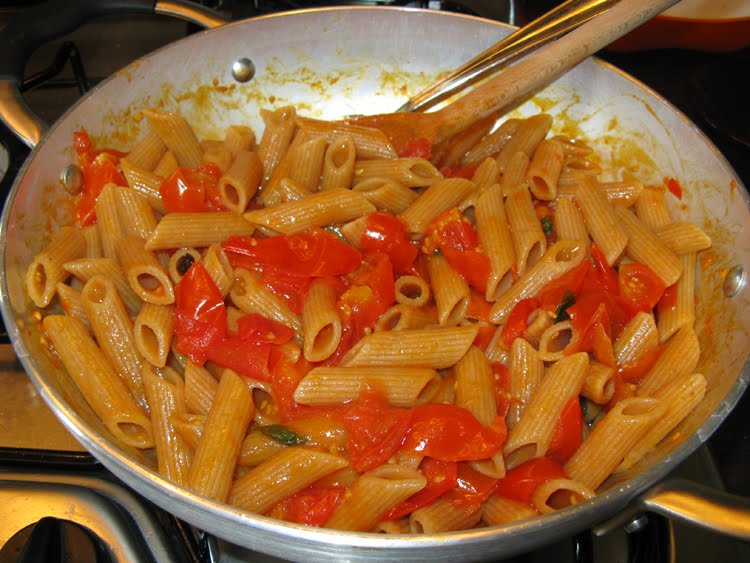 spaghetti al pomodoro fresco e basilico