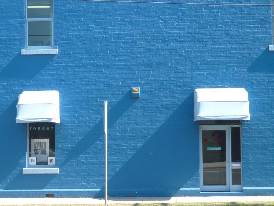 [blue+wall.JPG]