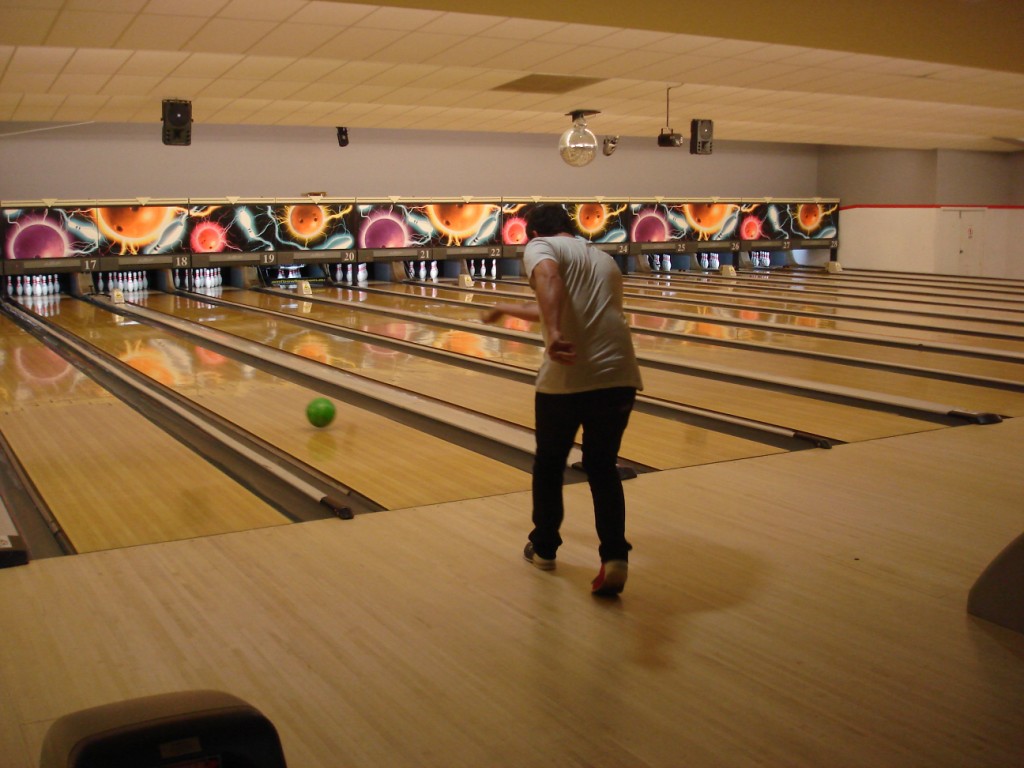 [monday+bowling+(7).JPG]