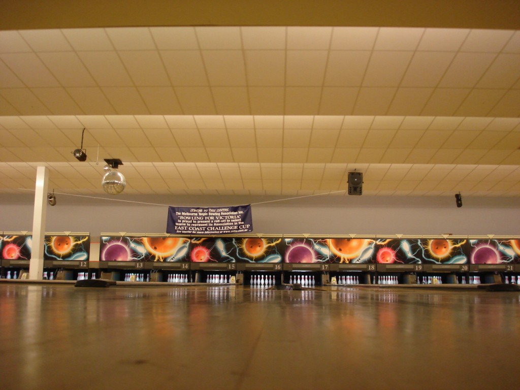 [monday+bowling+(6).JPG]