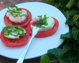 A classic: tomato with fresh mozzarella, balsamic vinegar and basil