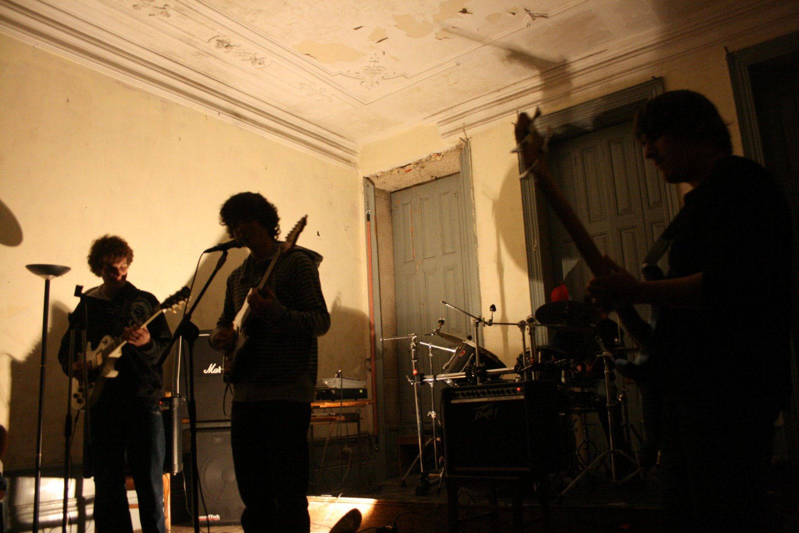 [carnival+bombs_28dez'07.JPG]