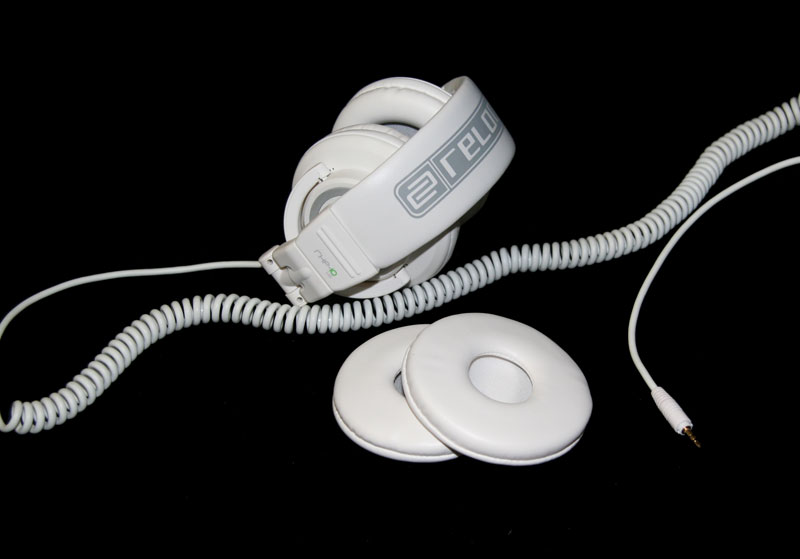 Complete DJ Equipment: Reloop RHP-10