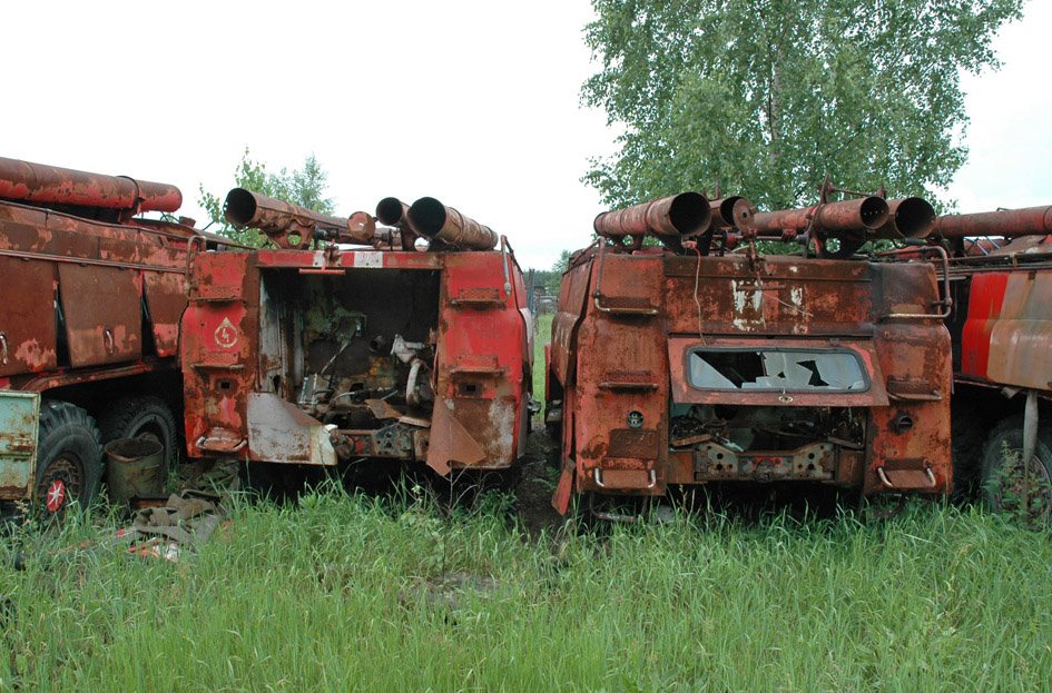 [036_Chernobyl_vehicle_graveyard_06.jpg]