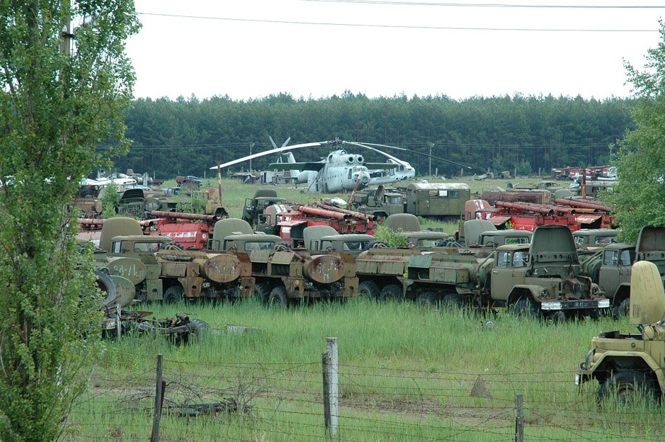 [031_Chernobyl_vehicle_graveyard_01.jpg]