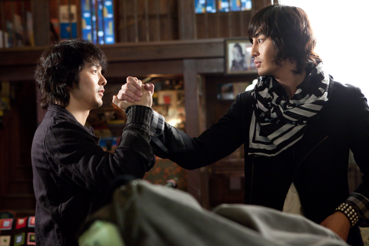 скотт портер сериалы. том прайор и олег загородний. актеры снимавшиеся 2000 по 2007 года американские. мужчины 2009. зак эфрон ягами лайт.