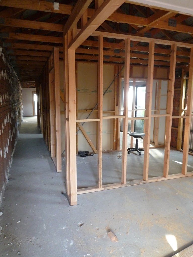 House Construction: 29/11/2010 - Internal Wall Framing