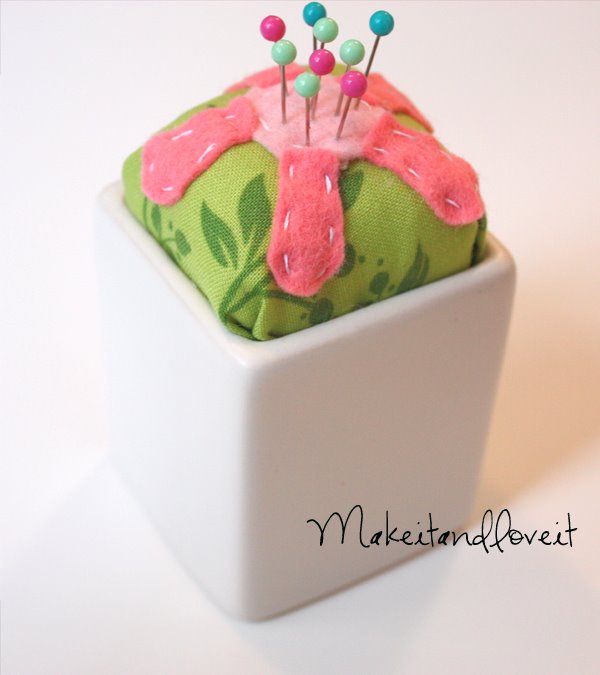 [pin+cushion2.jpg]