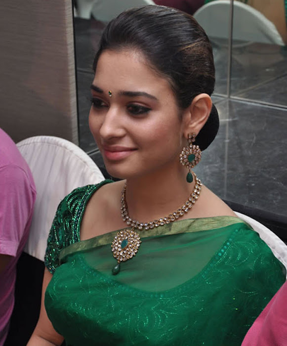 tamannah looking in green saree actress pics