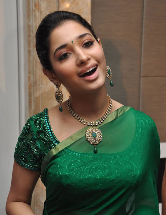 tamannah looking in green saree actress pics