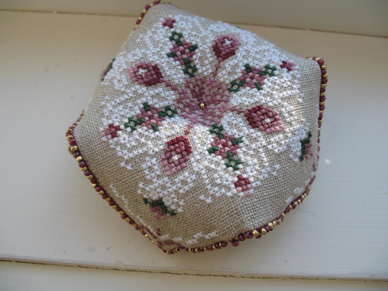 [biscornuforanne.jpg]