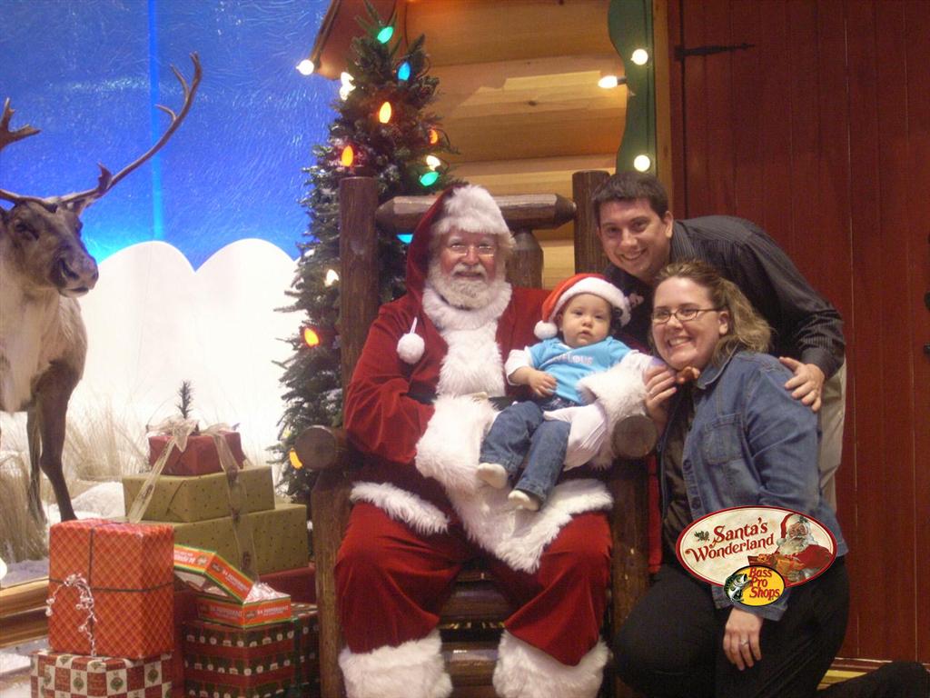 [2009+Santa+and+Family.jpg]