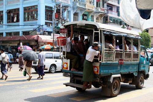 angkutan umum di yangon myanmar