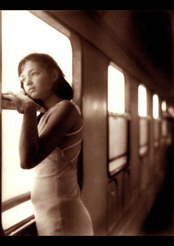 [girl_in_train4.jpg]