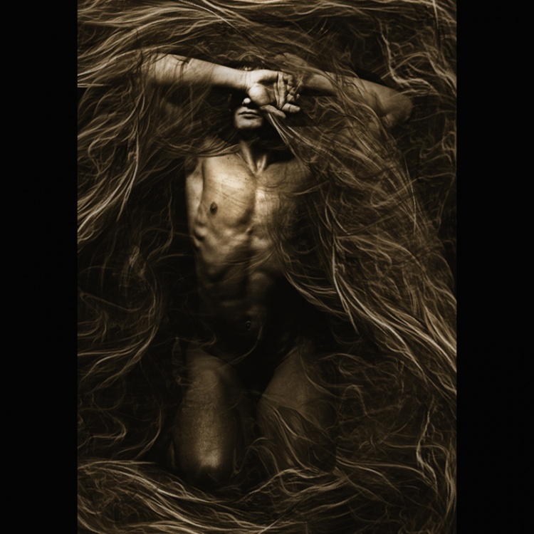 [2440597-AVALON-OLHARES.jpg]