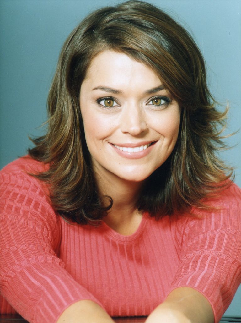 E Entertainment News Hosts Komseq