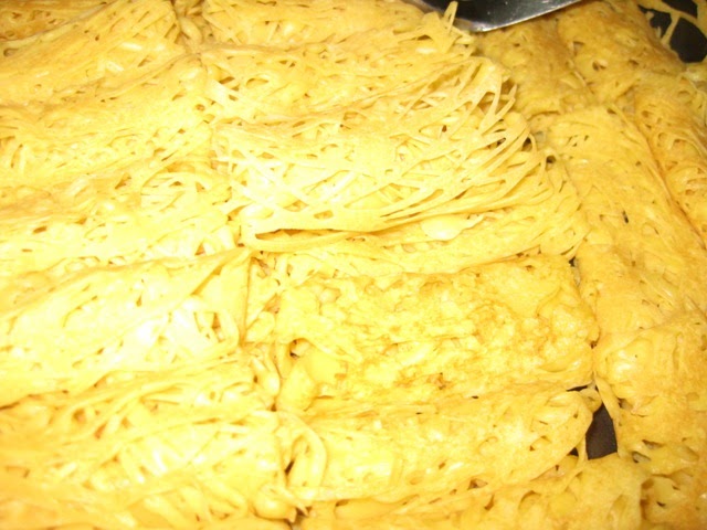 A Year & A Half In The Life of: Resepi - Roti Jala