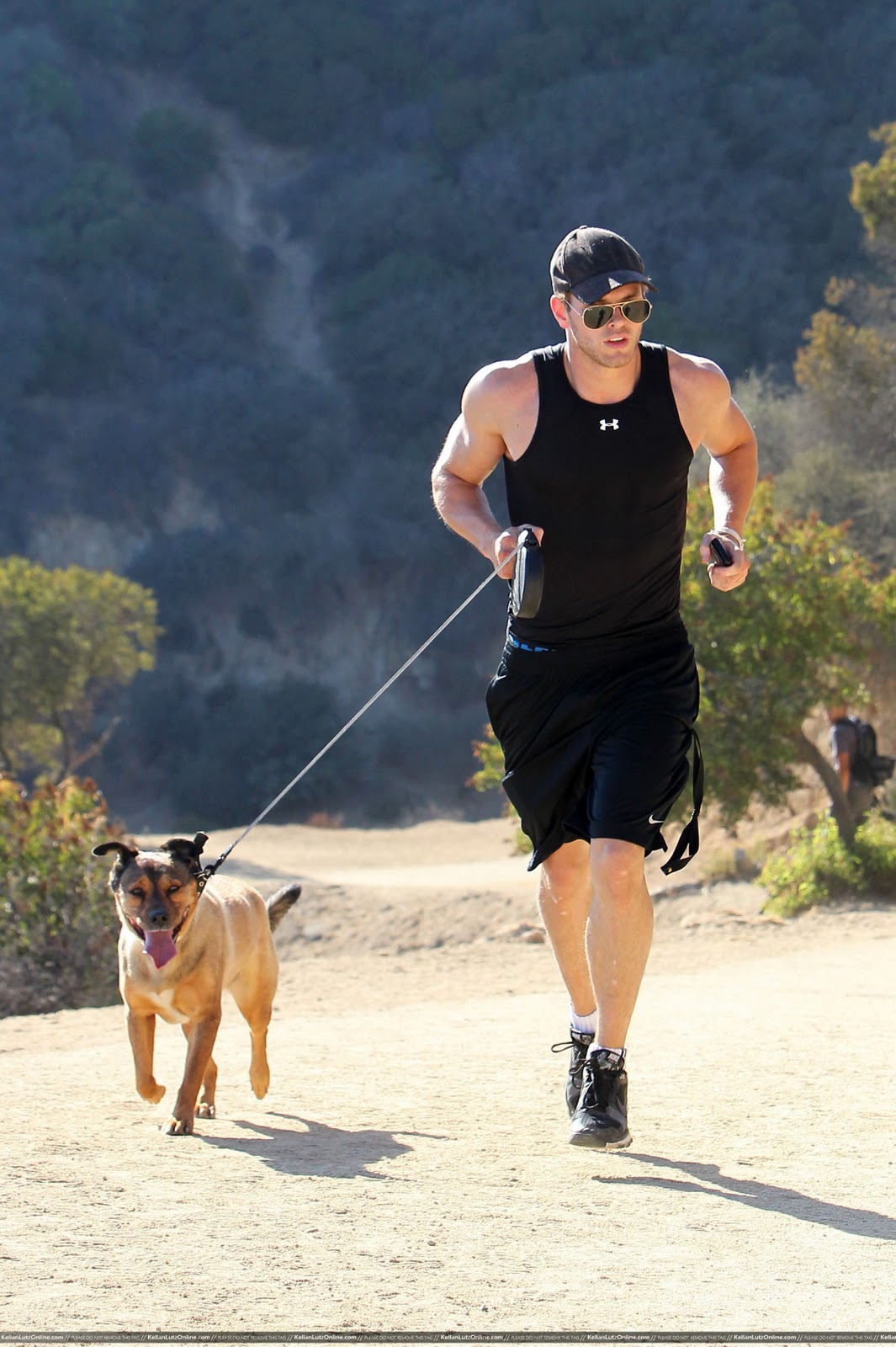 люди бегающие как собаки. пробежка с собакой. пробежка с собакой. пробежка с собакой. пояс для бега с собакой hunter tacoma active.