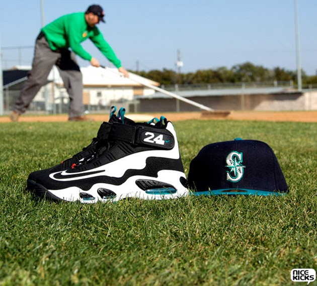 The Journal of Awesome: Awesome Kicks: air griffey max 1