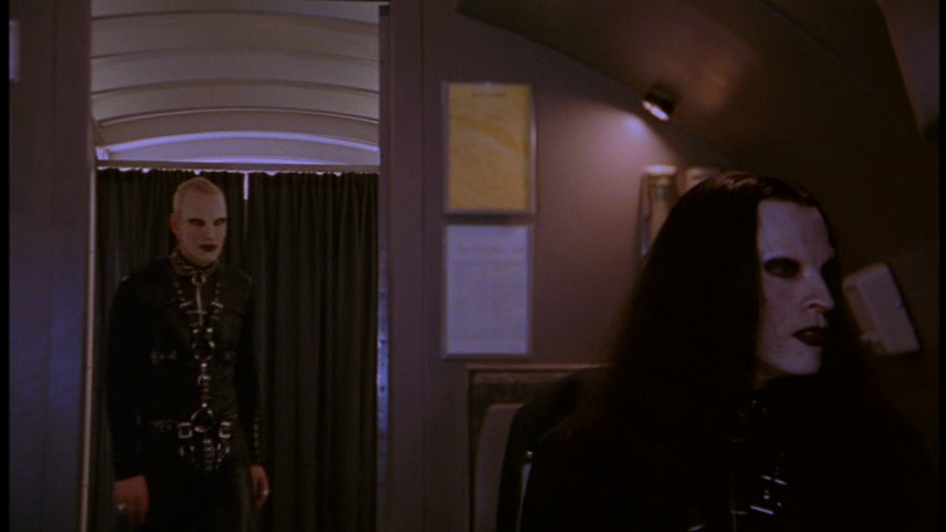 Турбулентность 3 тяжелый. Турбулентность 3 тяжелый. Фильм турбулентность 3 тяжёлый металл. Моника шнарре турбулентность. Турбулентность 3 тяжелый металл 2001.