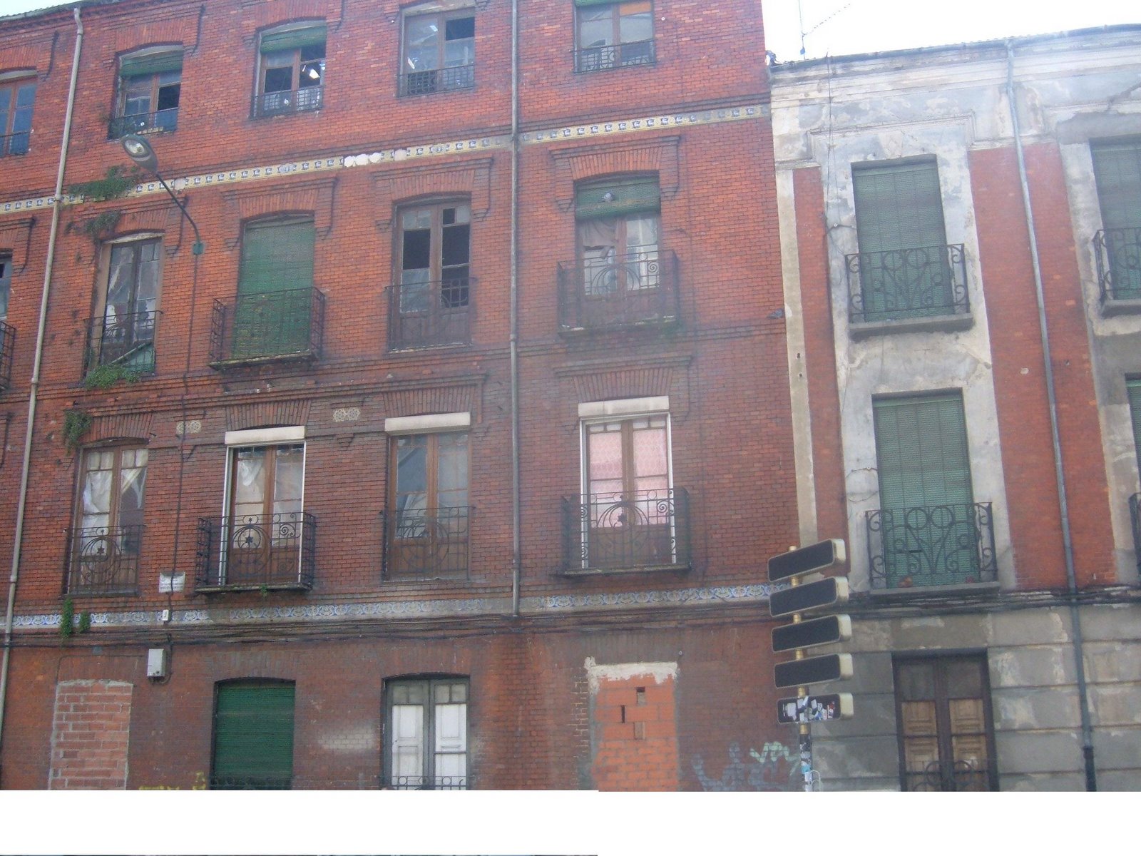 [edificio+vacío+2+a.JPG]