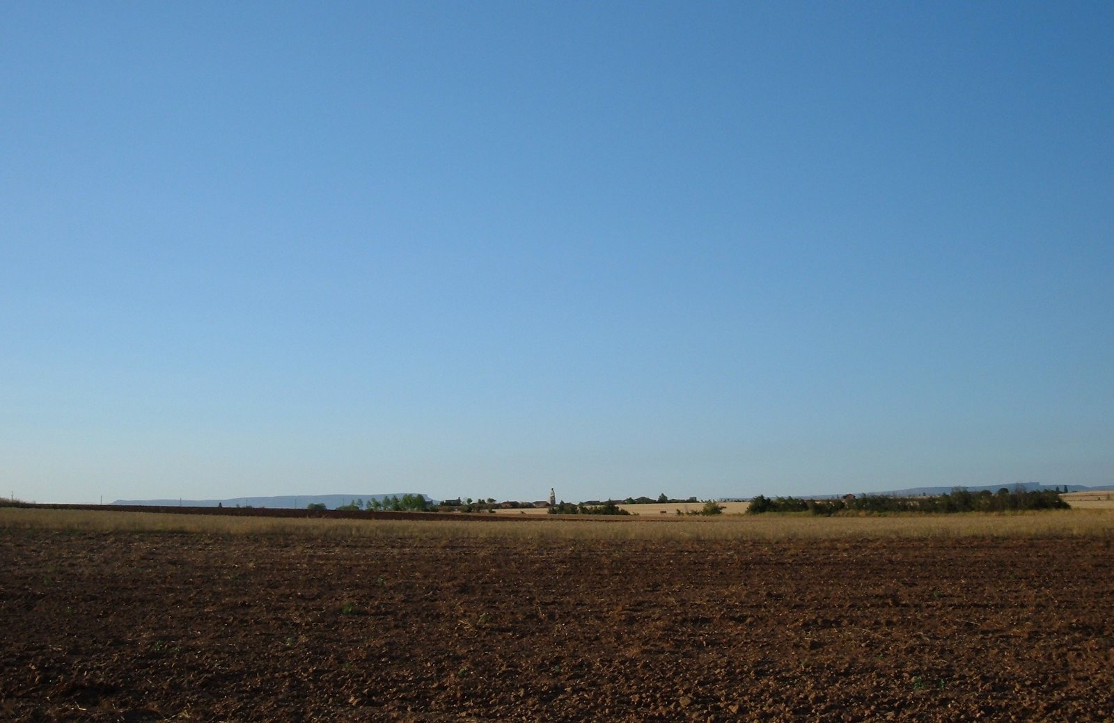 [paisaje+desde+mahallos+con+sordillos+al+fondo.JPG]