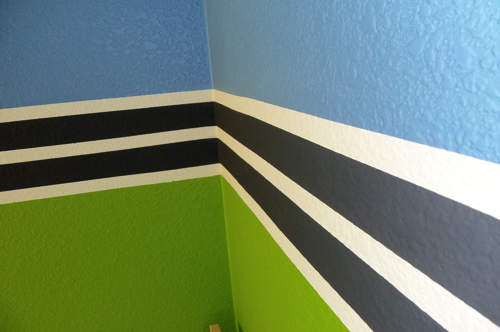 6 How to Paint a Magnetic Wall {toy room ideas} – Tip Junkie