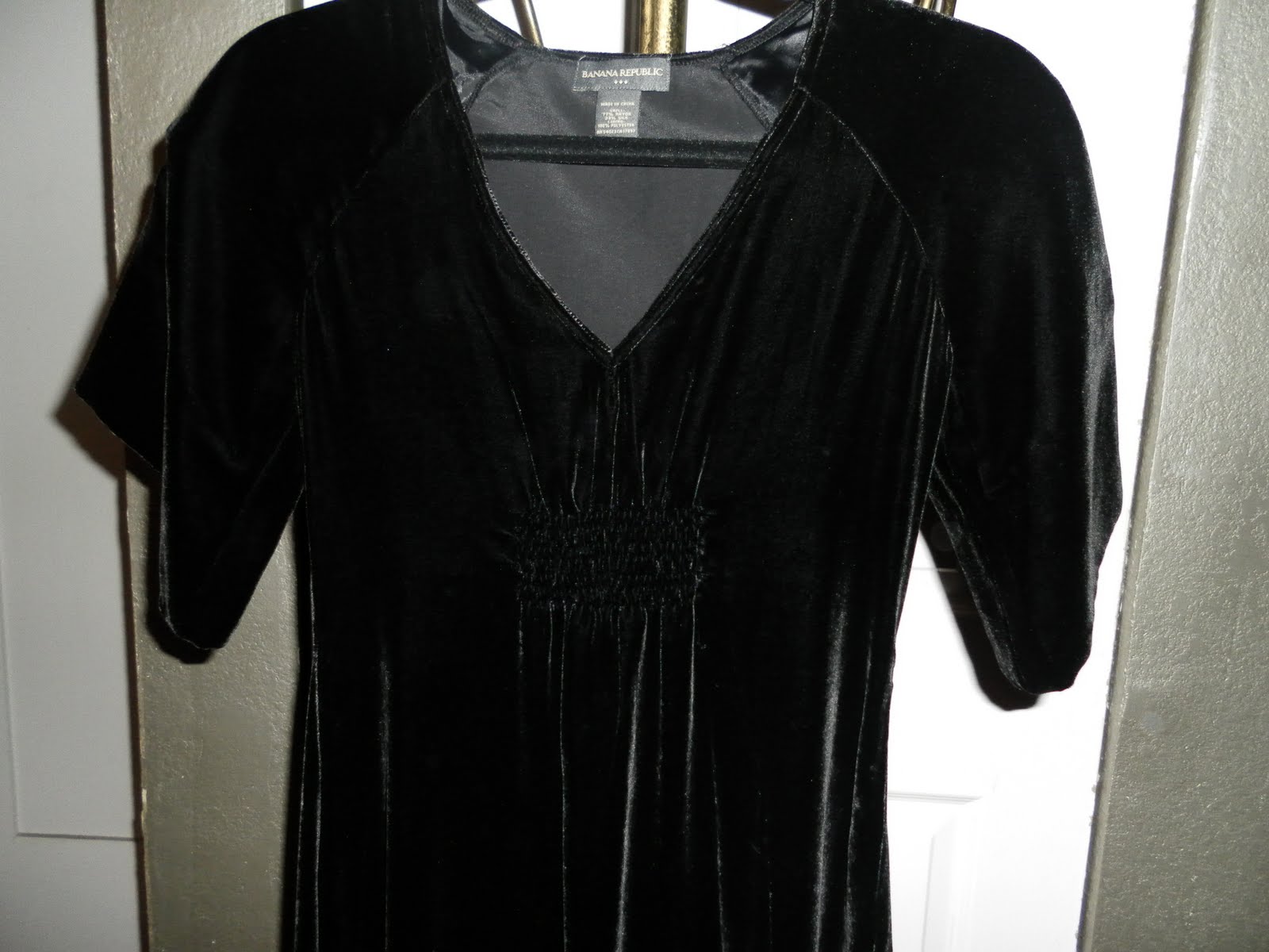 Aurialicia Boutique BANANA REPUBLIC black velvet dress size 2