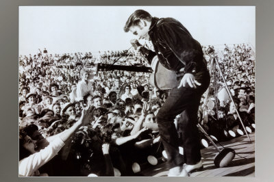 [30569~Elvis-in-Concert-1957-Posters[1].jpg]