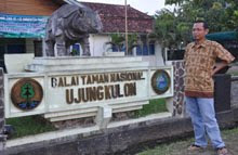 Suherman : Di depan Kantor Balai Taman Nasional Ujung Kulon