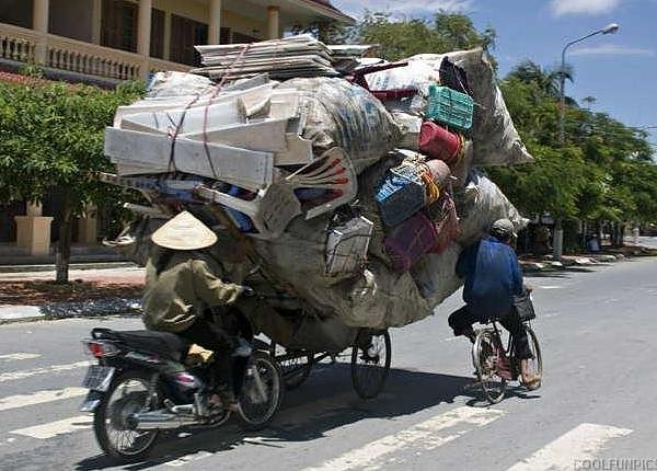 [11+Impossibly+Loaded+Bicycles+1.jpg]