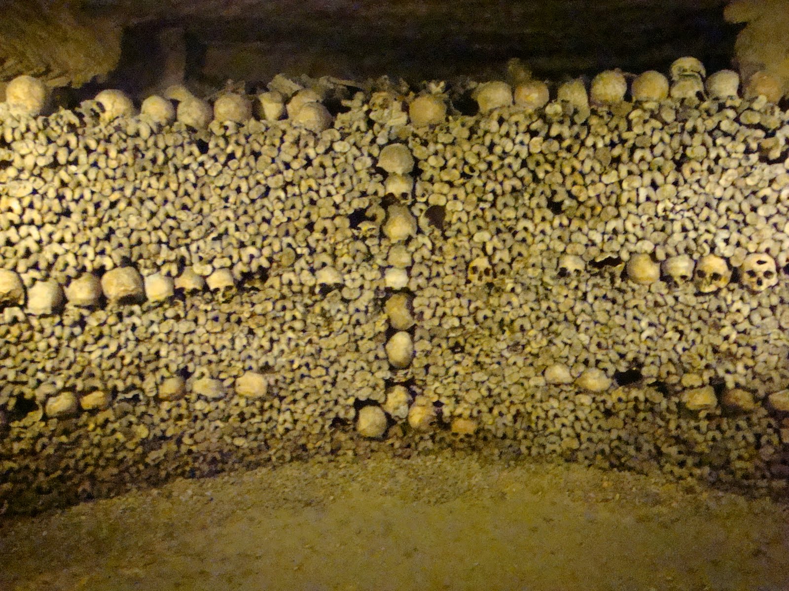 Pallida Mors æquo Pulsat Pede Pauperum Tabernas Regumque Turres