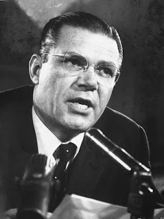 Robert McNamara (1916-2009): qual a diferença entre combater vietcongues e combater a pobreza?