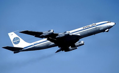 Un boeing 707, volando desde 1957