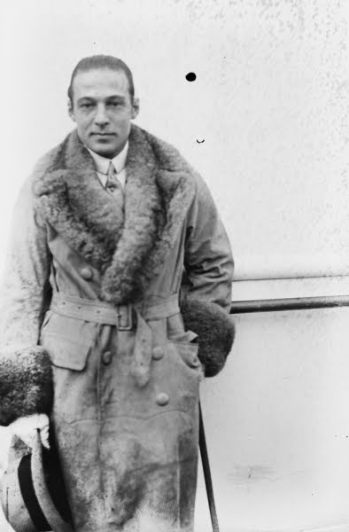 Rudolph Valentino Collectibles: January 2011