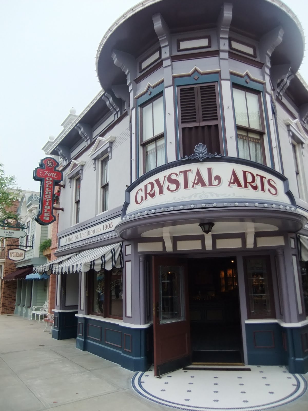 Hong Kong Disneyland Guide & Review Crystal Arts