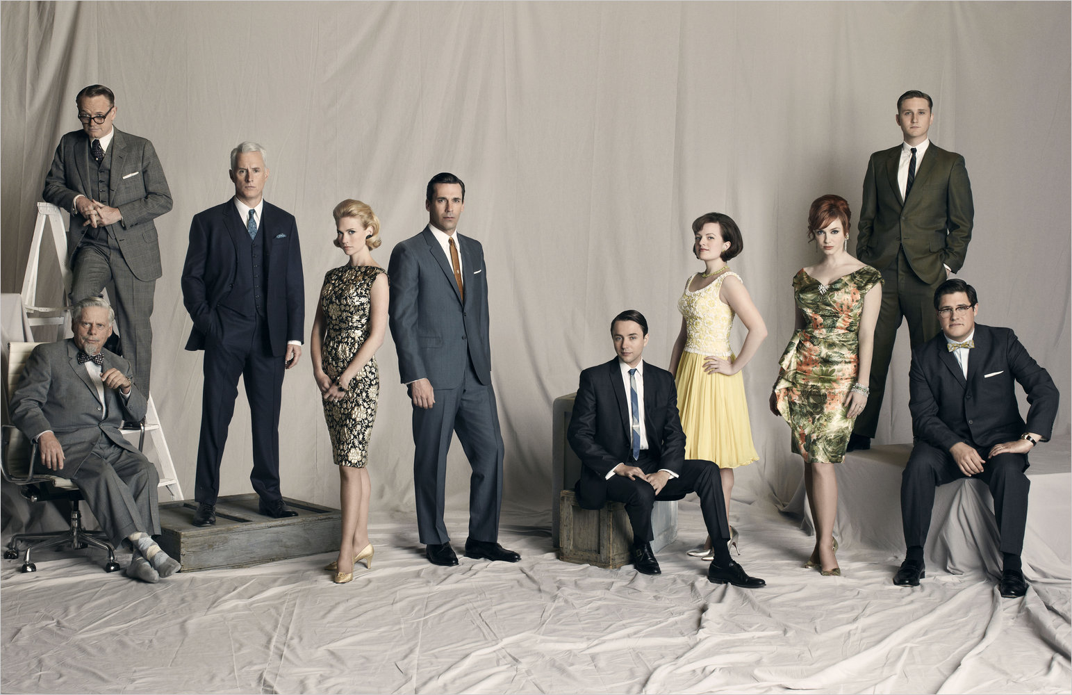 Notes from the Asylum: Season 4 &lsquo;Mad Men&rsquo; Cast Photo: What Do You Read