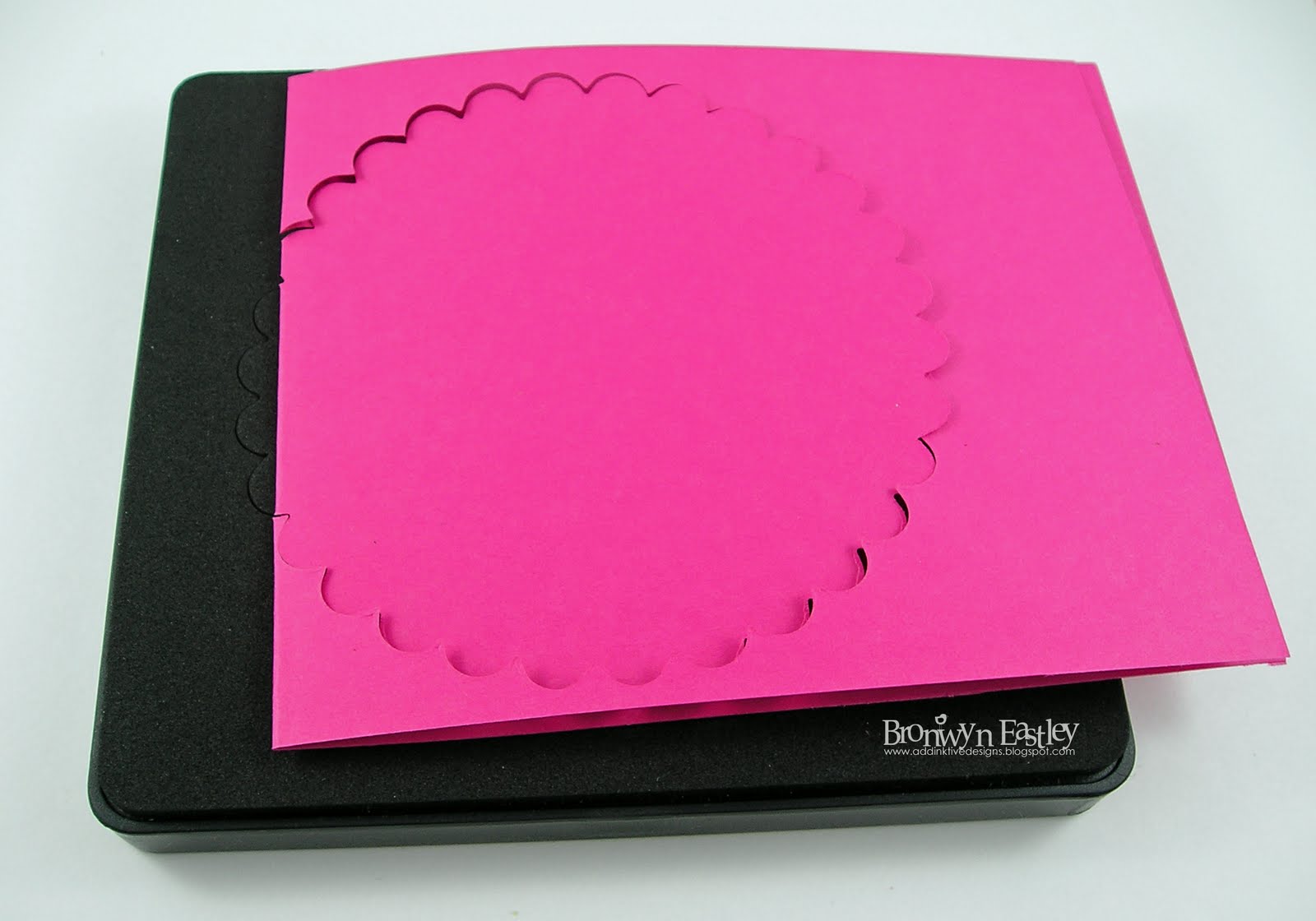 Scallop Circle Easel Card Tutorial