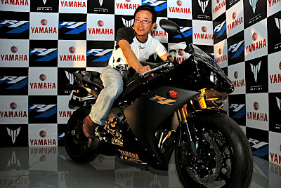 2008 Yamaha R1 in India with Yamaha CEO tomotaka Ishikawa