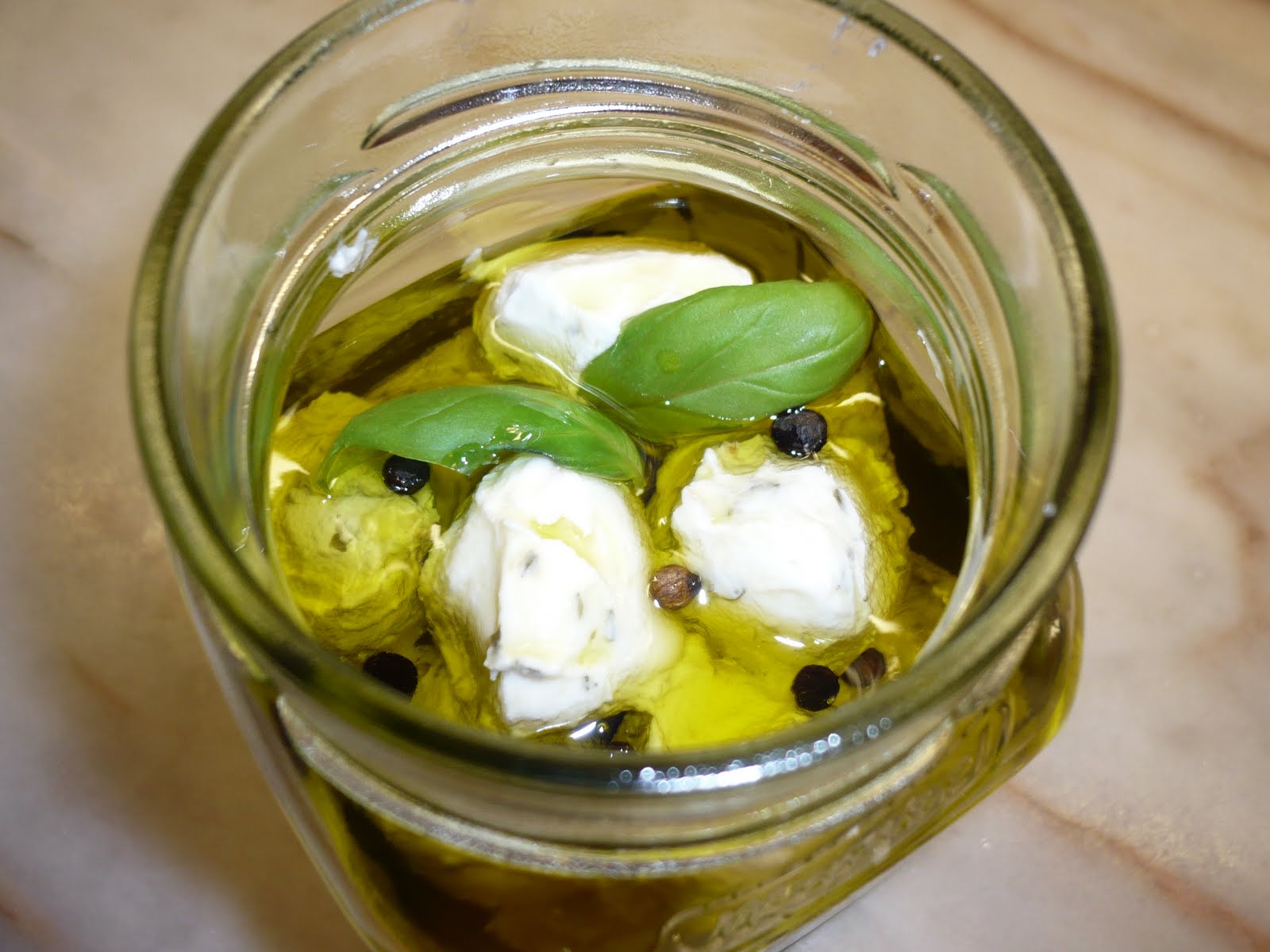 Criações Caseiras Labneh de alho e ervas (queijo de iogurte)