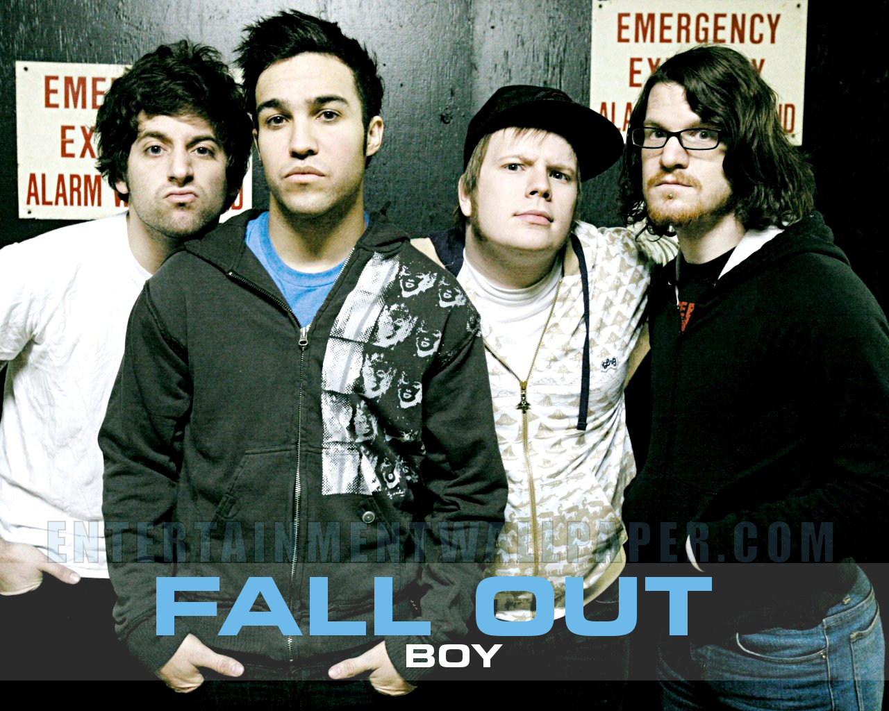 We fall out. Фал аут бой. Группа Fall out boy. Fall out boy Immortals обложка. Вокалист фал аут бой.