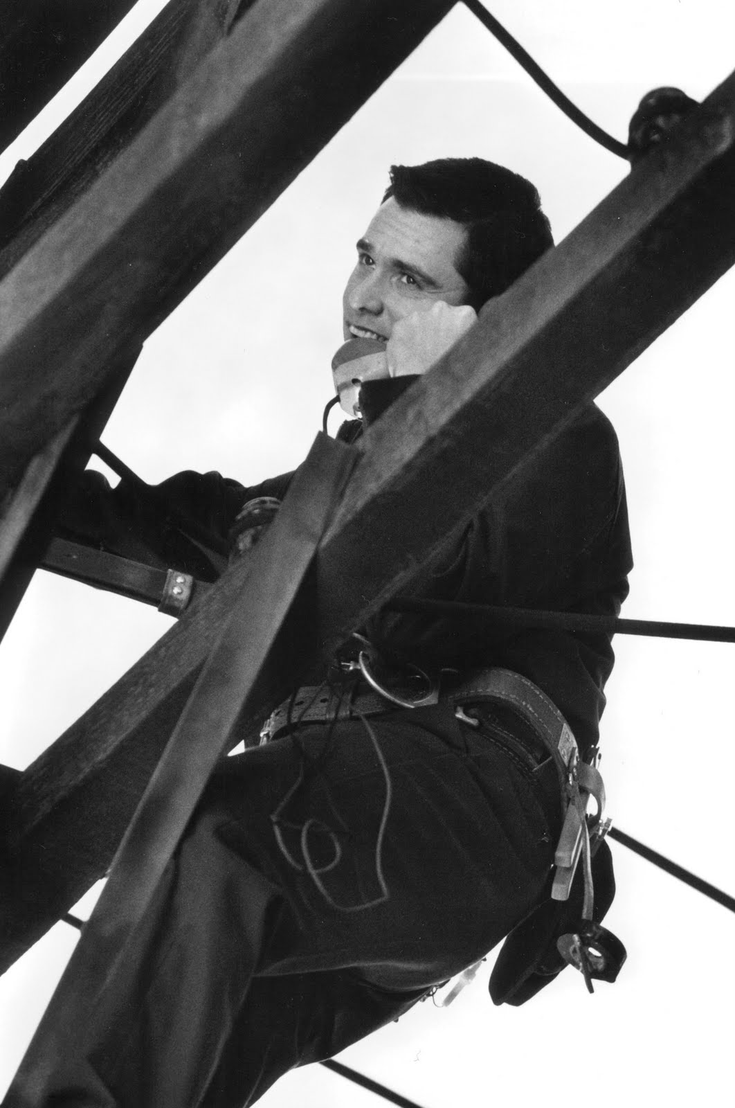 WEIRDLAND Digital television, Satellite dishes