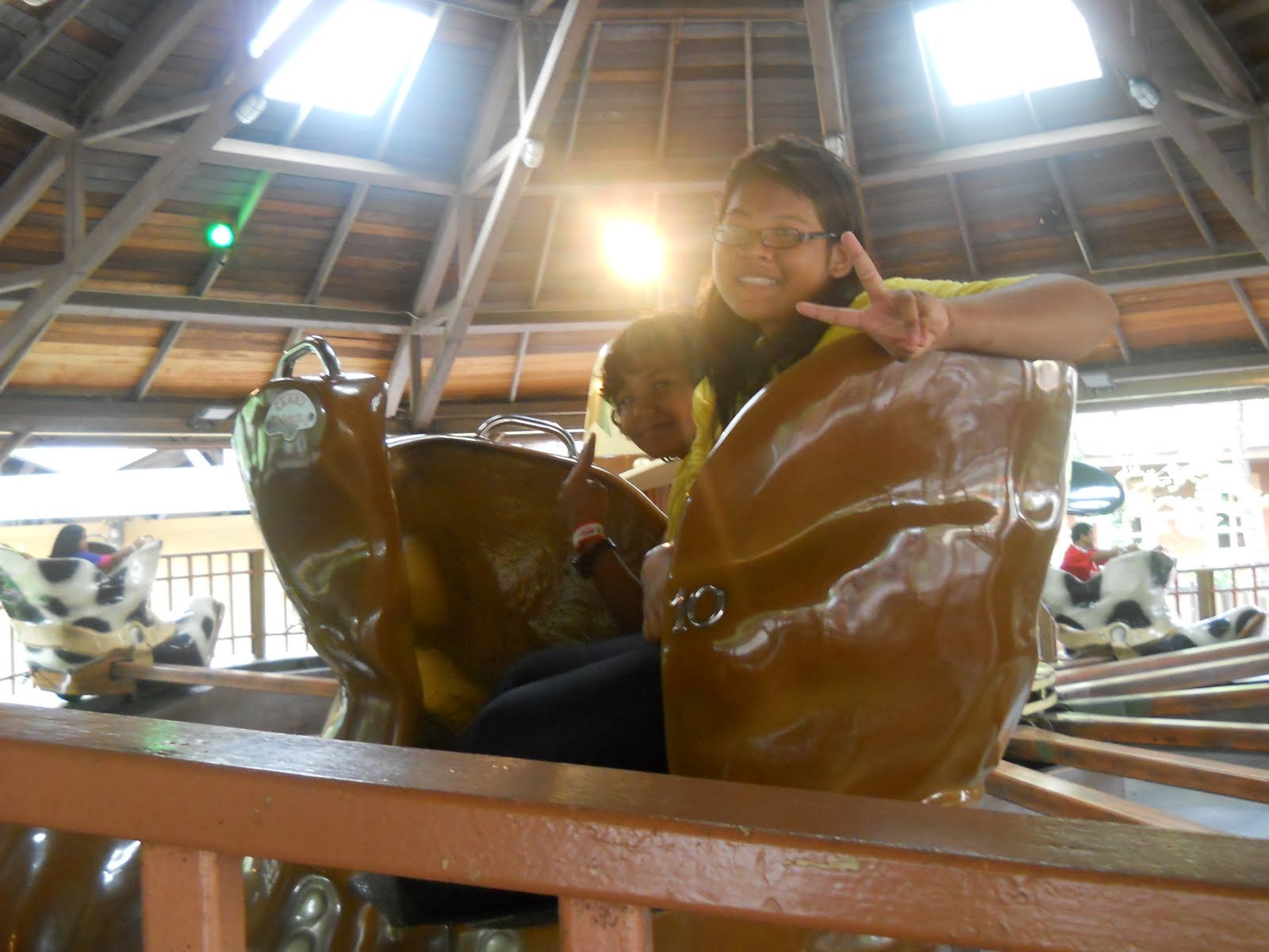 Blog Peribadi Nanireena: Family day Ayah. Orang kuning dimana-mana