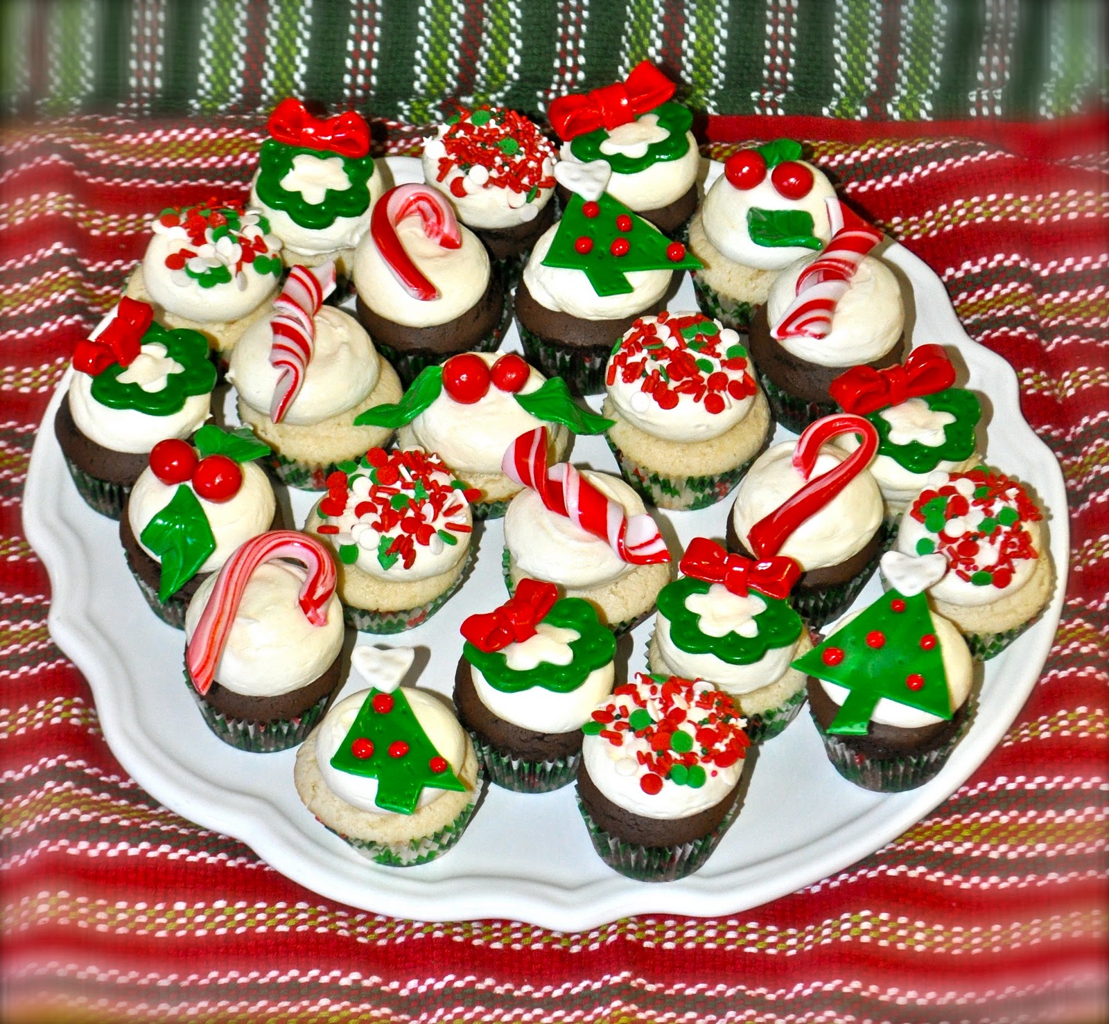Coolest Cupcakes: Christmas Cupcakes