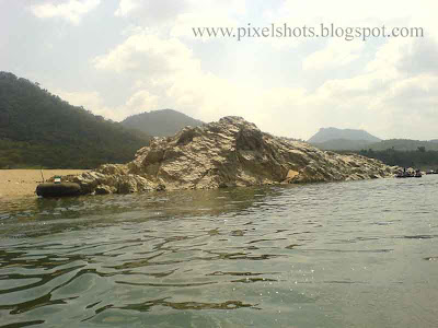 rocks on the banks of river kauveri photograph taken during tour trip to hogenakkel
