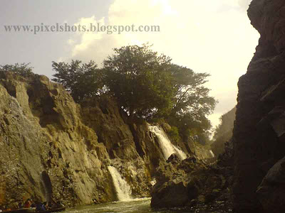 hogenekkal falls,waterfalls in kauveri river in tamilnadu,river falls from rocks