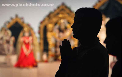 hindus praying in temple in mumbai after the attacks by terrorists on mumbai city